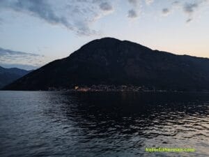 Perast i Ilino Brdo u zoru